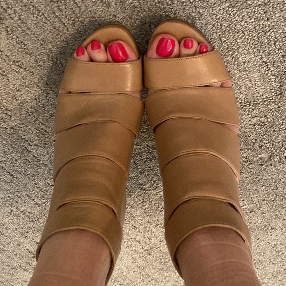 Elegant Tan Strappy Heels - Picture 6 of 10